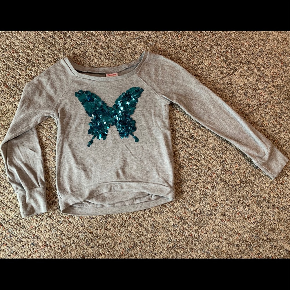 Girls grey sweatshirt w/ blue butterfly